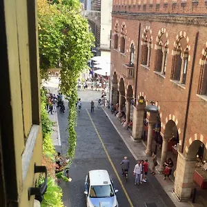 Casa Martini Piazza Erbe Verona